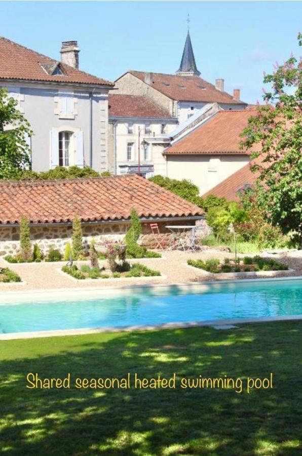 La Chataigne Villa Piegut-Pluviers Exterior photo